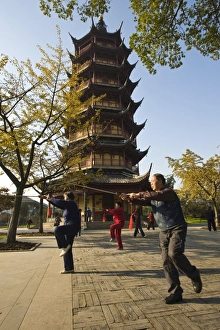 Images Dated 19th November 2008: Red Plum Park, Changzhou, Jiangsu, China, Asia