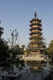 Images Dated 19th November 2008: Red Plum Park, Changzhou, Jiangsu province, China, Asia