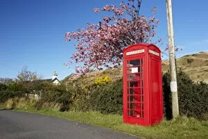 Images Dated 7th May 2010: Red telephone box, Isle of Mull, Inner Hebrides, Scotland, United Kingdom, Europe