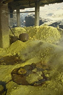 Sichuan Prints: Refining sulphur by melting in vats over coal fires, sulphur factory, Xingyan