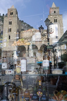 Piazza Duomo Prints: Reflection of Cathedral in shop window