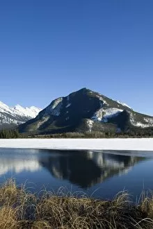 Images Dated 21st February 2008: Reflection of Rocky Mountains in Vermilion Lakes in Banff National Park