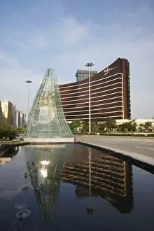 Images Dated 28th September 2008: Reflection of Wynn Casino, Macau, China, Asia
