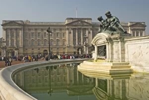 Buckingham Palace Collection: Reflections, Buckingham Palace, Queen Victoria Monument fountain, London
