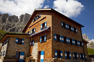 Images Dated 29th July 2009: The refuge Roda di Vael, on the saddle of the Ciampaz, at a high of 2283 meters
