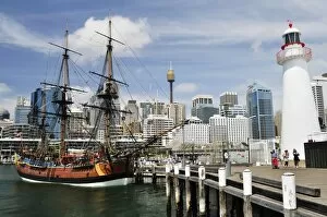 Images Dated 2nd November 2009: Replica of Captain Cooks Endeavour, National Maritime Museum, Darling Harbour