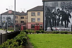 Images Dated 14th April 2007: Republican murals around Free Derry Corner, Bogside, Derry, Ulster, Northern Ireland