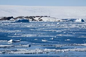 Images Dated 2nd January 2009: Research Station, Dumont d Urville, Ile des Petrels, Antarctica, Polar Regions