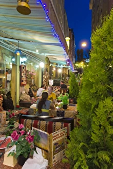Images Dated 12th June 2008: Restaurant dining outdoors in the trendy tourist district of Sultanahmet