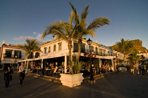 Images Dated 28th December 2008: Restaurant at Puerto de Mogan, Gran Canaria, Canary Islands, Spain, Europe