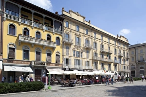 Pavement Cafes Prints: Restaurants and cafes, Piazza del Duomo, Como, Lake Como, Lombardy, Italian Lakes