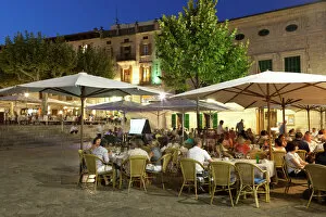 Images Dated 24th August 2011: Restaurants in the Plaza Mayor, Pollenca (Pollensa), Mallorca (Majorca)