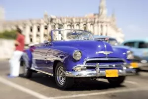 Cuba Gallery: Restored classic American car being used as a taxi for tourists, Havana