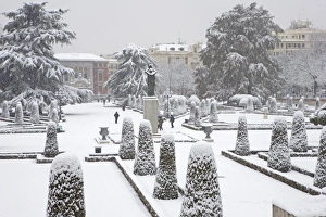 Images Dated 9th January 2009: Retiro Park under snow, Madrid, Spain, Europe