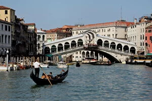 Canal Collection: Rialto Bridge, Grand Canal, Venice, UNESCO World Heritage Site, Veneto, Italy, Europe