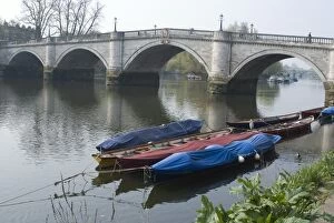 Images Dated 3rd April 2009: Richmond Bridge over the Thames, Richmond, Surrey, England, United Kingdom, Europe
