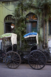 Rickshaw on the street, Kolkata (Calcutta), West Bengal, India, Asia