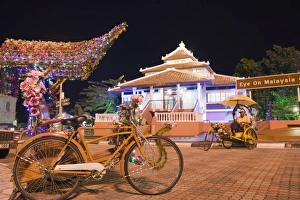 Images Dated 16th September 2009: Rickshaw at the tourist office, Melaka (Malacca), Melaka State, Malaysia