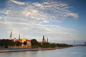 Images Dated 16th August 2007: Riga Castle and the River Daugava illuminated at sunset, Riga, Latvia, Europe