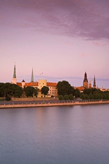 Images Dated 17th August 2007: Riga Castle and the River Daugava illuminated at sunset, Riga, Latvia, Europe