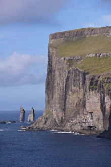 Images Dated 27th August 2008: Risin and Kellingin sea stacks, under 350 m high cliffs, near Eidi, Esturoy