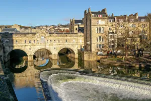 River Avon weir, Pulteney Bridge, UNESCO Wold Heritage Site, Bath, Somerset, England, United Kingdom, Europe