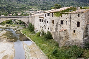 Images Dated 1st August 2007: River bed and bridge, Lagrasse, Aude, Languedoc-Roussillon, France, Europe