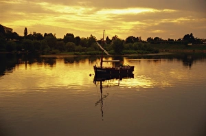 River Dordogne, Bergerac, Dordogne, Aquitaine, France, Europe