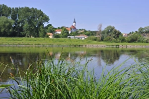 Images Dated 21st May 2008: The River Elbe near Meissen, Germany, Europe