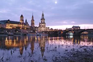 River Elbe, skyline with Bruhlsche Terrasse, Hofkirche and Semper Opera, Dresden, Saxony, Germany, Europe