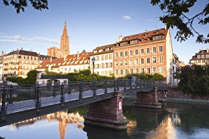 The River Ill and La Petite France, Strasbourg, Bas-Rhin, Alsace, France, Europe