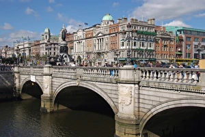 Images Dated 25th August 2007: River Liffey and O Connell Bridge, Dublin, Republic of Ireland, Europe