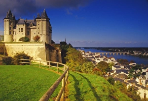 River Loire, Saumur Chateau and Pont Cessart, Saumur, Maine-et-Loire, Loire Valley