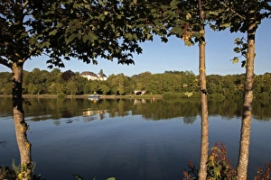 Images Dated 20th August 2010: River Mosel and Thon Castle near Nennig, Rhineland-Palatinate, Germany, Europe