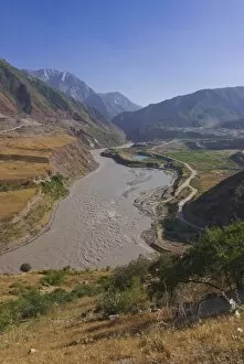 River and mountains on the road between Dus hanbe and the Bartang Valley