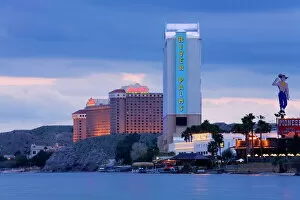Images Dated 9th March 2010: River Palms and Harrahs Casinos on the Colorado River, Laughlin City