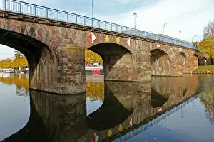 Images Dated 29th October 2010: River Saar and Old Bridge (Alte Brucke), Saarbrucken, Saarland, Germany, Europe