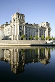 Images Dated 19th August 2006: River Spree at government district, Reichstag, Berlin, Germany, Europe