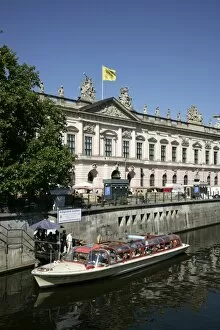 Images Dated 19th August 2006: River Spree and Zeughaus, Berlin, Germany, Europe