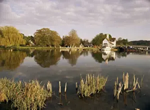 Oxfordshire Prints: River Thames, Goring, Oxfordshire Berkshire borders, England, United Kingdom, Europe