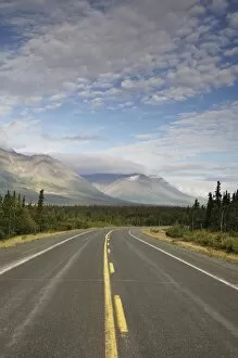 Images Dated 9th August 2008: Road and Dalton Range, Kluane National Park and Reserve, Yukon Territory