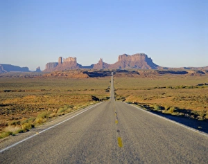 Road to Monument Valley