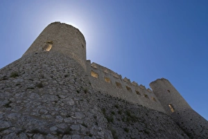 Images Dated 14th July 2008: Rocca Calascio, ruined mountaintop fortress in the Province of L Aquila
