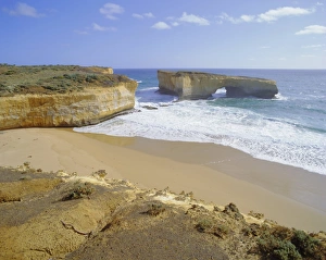 Rock formation known as London Bridge, Great Ocean Road, Victoria, Australia