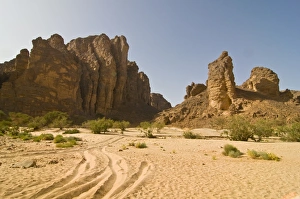 Images Dated 7th April 2010: Rock formations near Djanet, Southern Algeria, North Africa, Africa