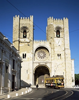 Lisbon Prints: The Romanesque style Se (cathedral)