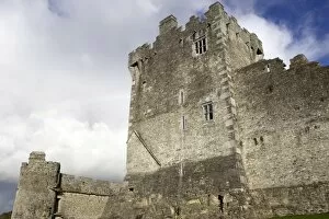 Images Dated 22nd October 2009: Ross castle on Loch Lein, Killarney National Park, Republic of Ireland, Europe