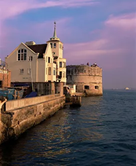 Images Dated 29th July 2008: Round Tower, Old Portsmouth, Portsmouth, Hampshire, England, United Kingdom, Europe