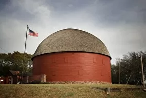 Images Dated 31st October 2007: Route 66 Round Barn, Arcadia, Oklahoma, United States of America, North America