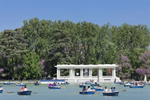 Row Boat Prints: Rowboats at Estanque del Retiro Lake, Retiro Park (Parque del Buen Retiro), Madrid